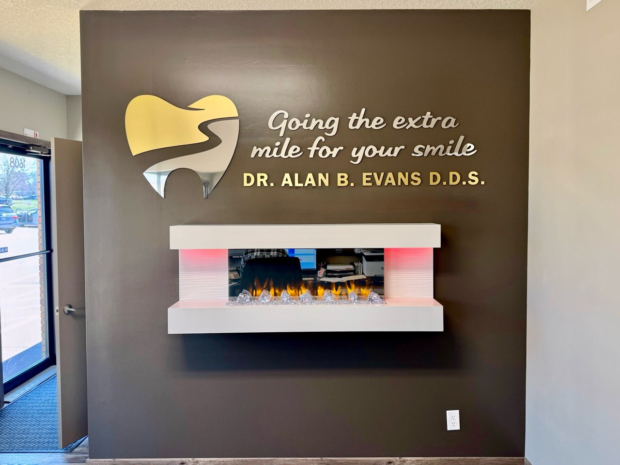 The brick building of Alan B. Evans, DDS, PC with black tinted glasses in Muscatine, IA